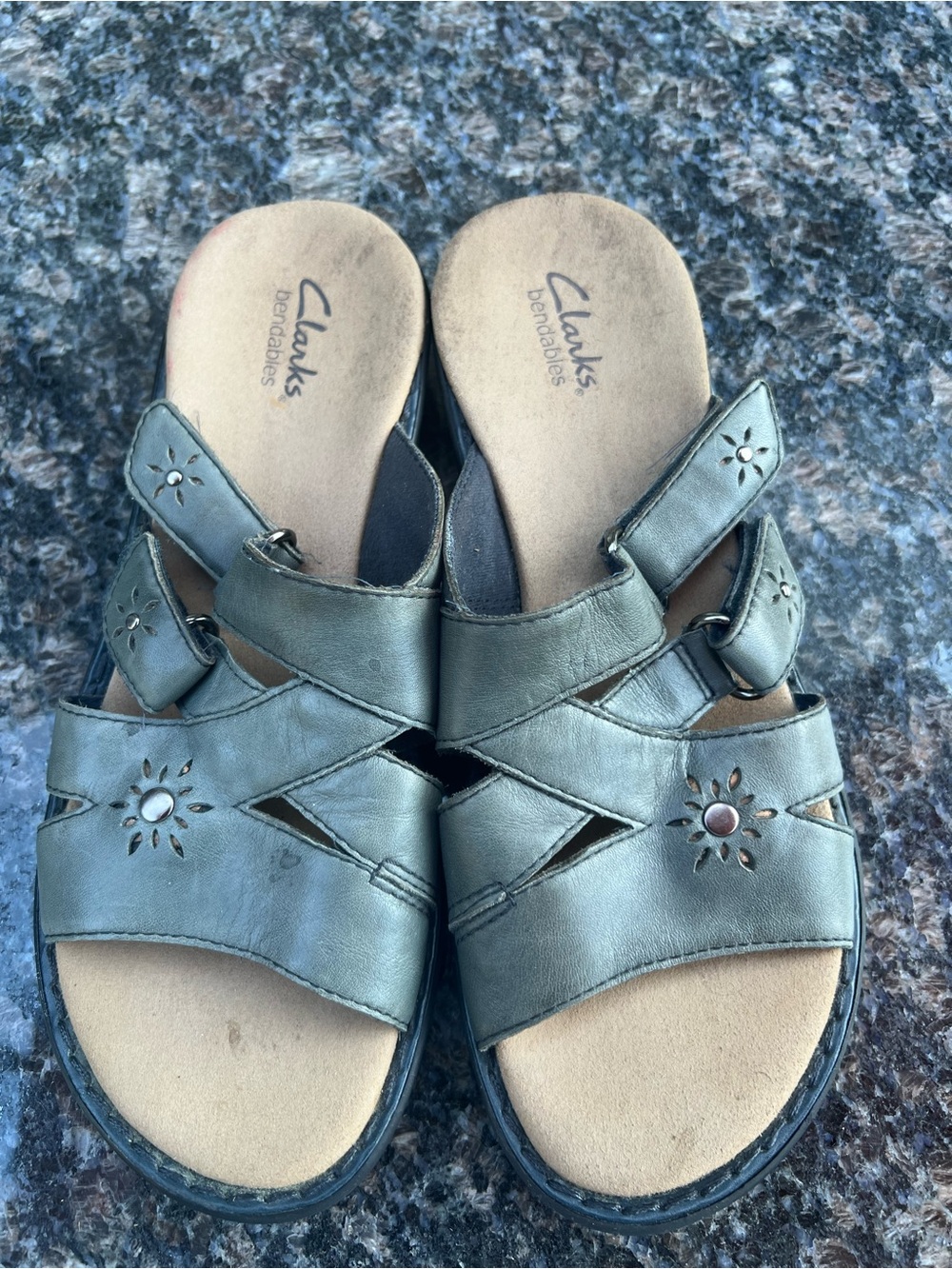 Clarks Bendable Olive Gray Leather Comfort Slide Sandals Size 7 M